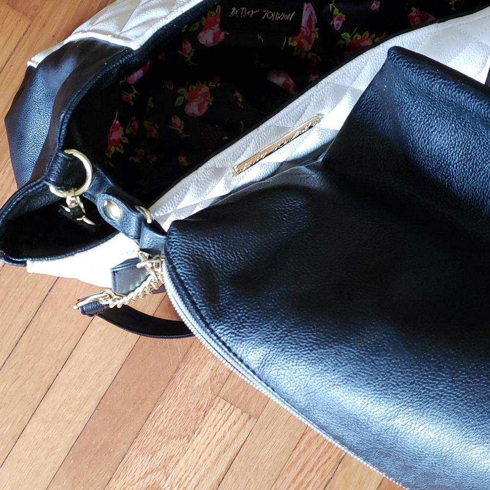Large Betsey Johnson Bag Convertible  NWOT - Picture 7 of 8